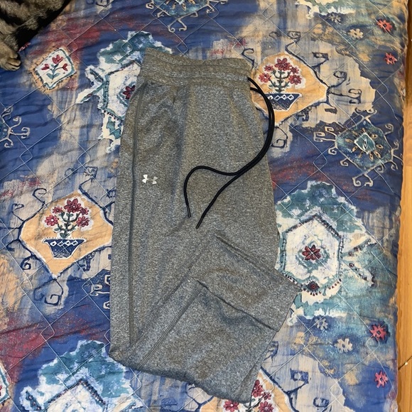 Under armour crops - Picture 2 of 5